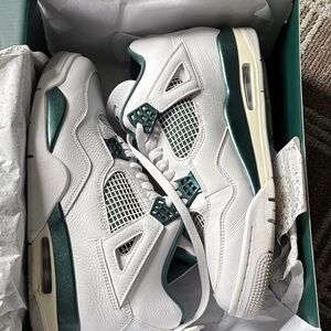 Nike Air Jordan 4 Retro size men’s 11 White / Oxidized Green-White Sneakers